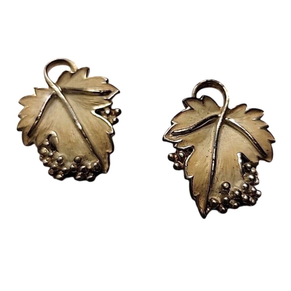 Vintage Sarah Coventry White Enamel Grape Leaf Clip On Earrings 1” Signed